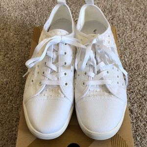 Koolaburra white sneakers size 10 never worn